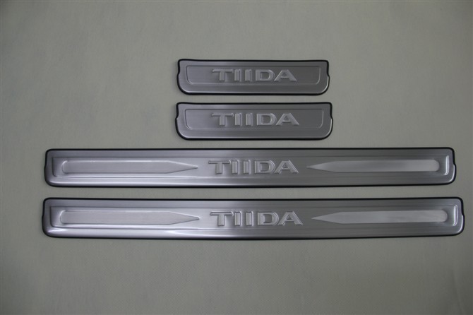 TIIDA Duel tone dor sills