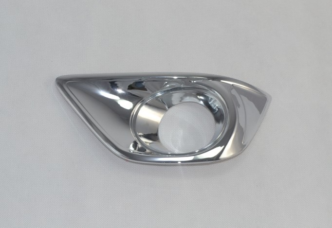 INNOVA 2012 Front fog light cover