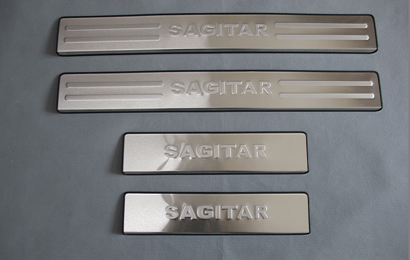 SAGITAR 2012 Door sills