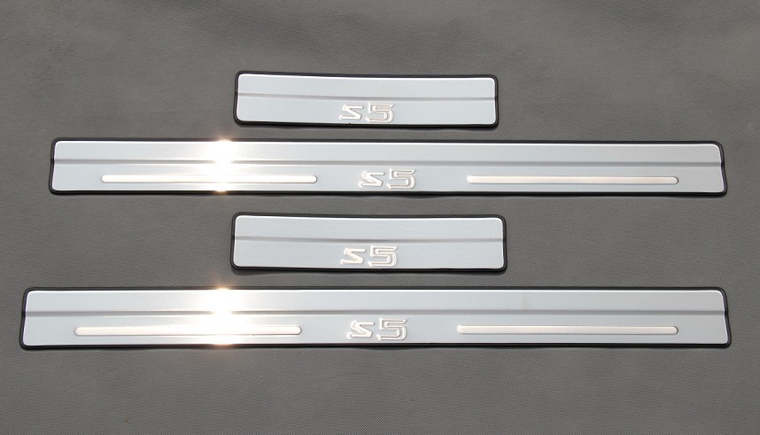 LUXGEN S5 Door sills